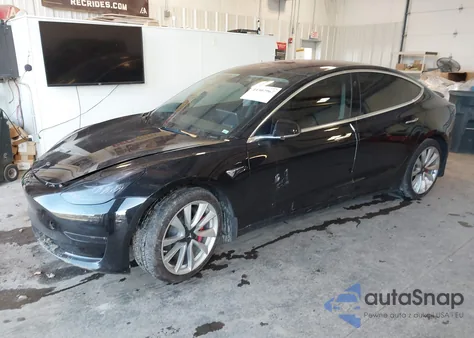 2018 Tesla Model 3 Long Range/Performance z USA, uszkodzony, nr VIN 5YJ3E1EB9JF071344